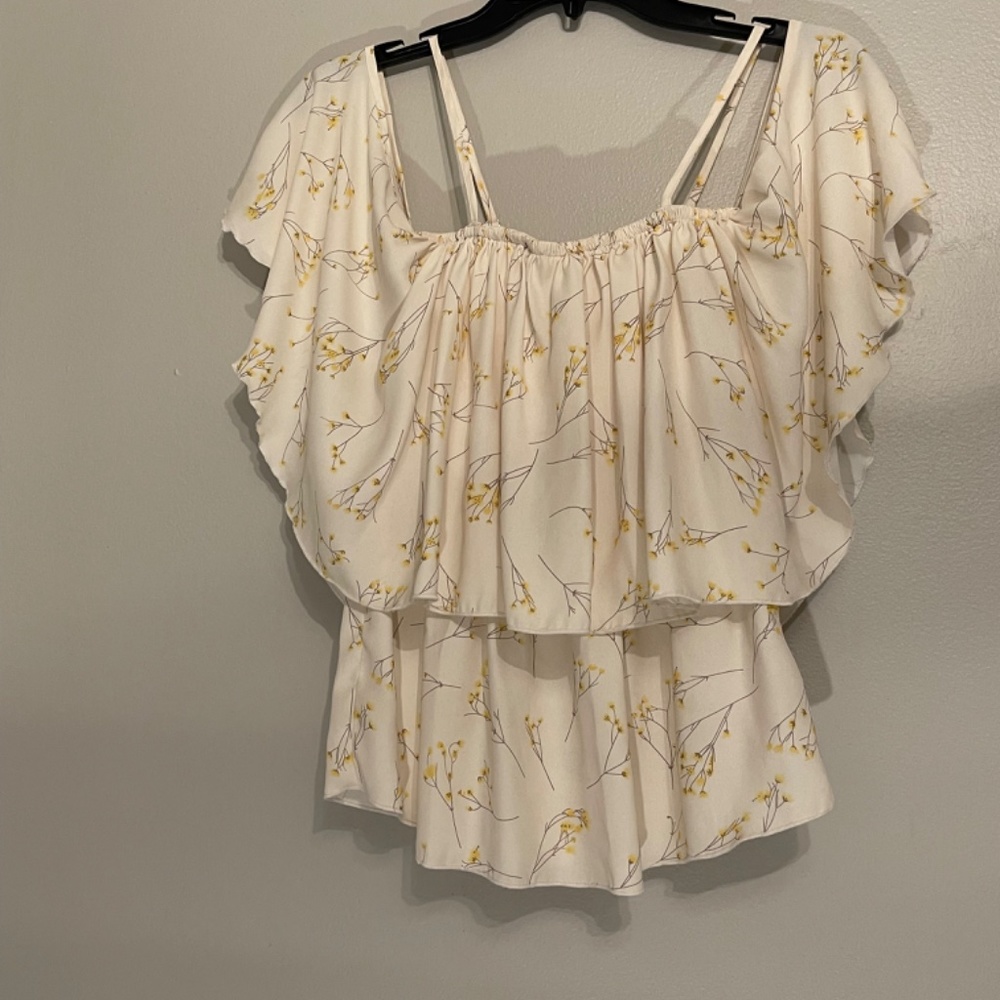 Tops - Picture 3 of 4